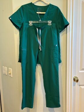 FIGS Women's Green Drawstring Scrub Pants